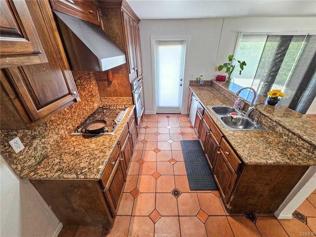 16001 Malden St - Photo 2 of 8