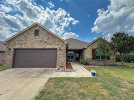 featured image of 313 Valley Dr