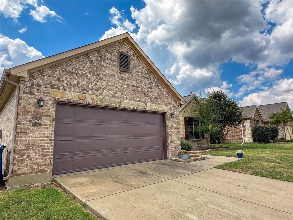 313 Valley Drive - Photo 3 of 40