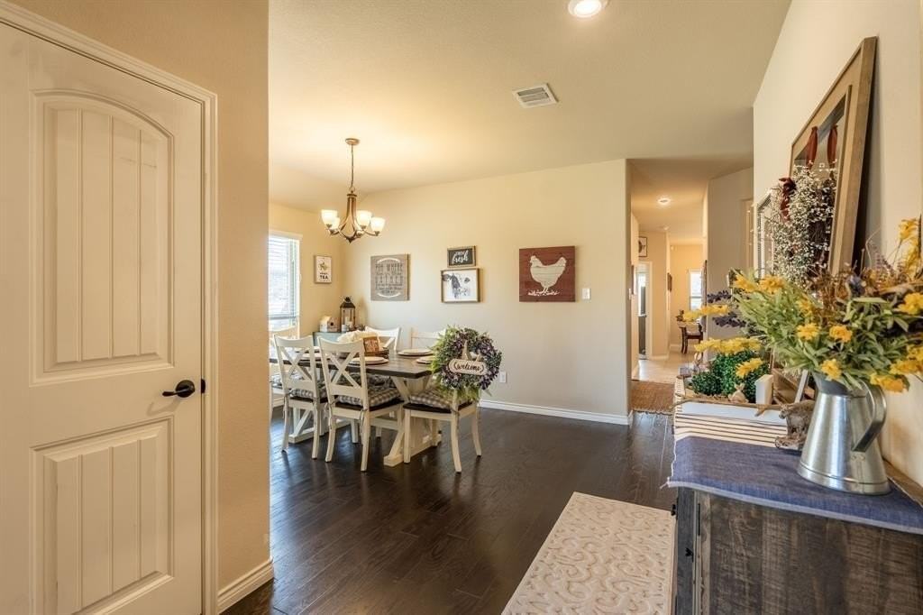 3017 Maverick Dr - Photo 4 of 17