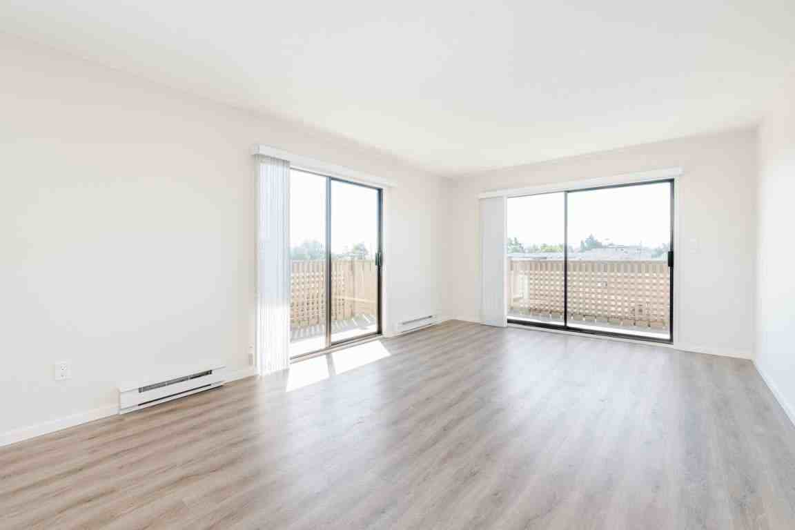 Roberts Manor Apartments - Photo 6 of 15