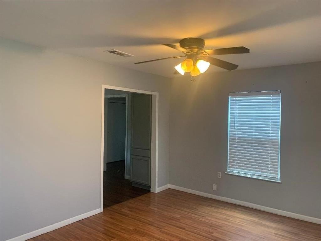 2501 Murphy Dr - Photo 3 of 9