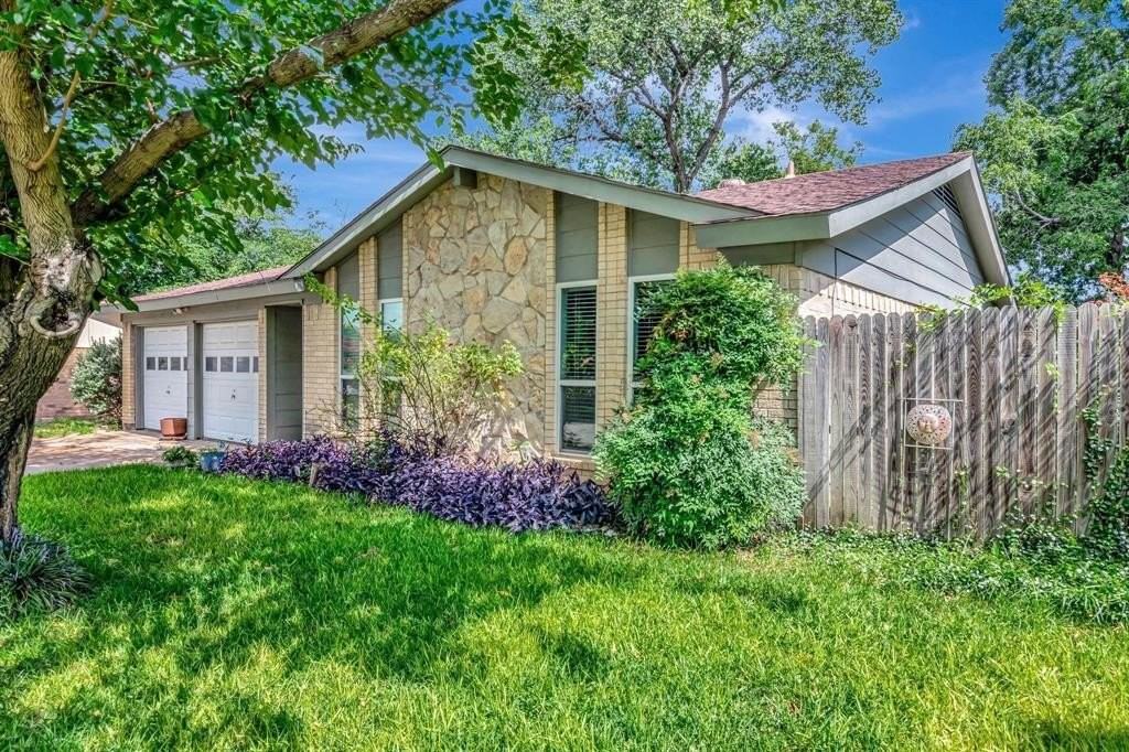 5913 Cathy Court - Photo 3 of 28