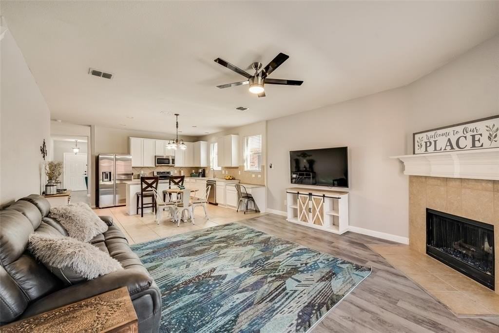 2925 Clear Creek Dr - Photo 2 of 17