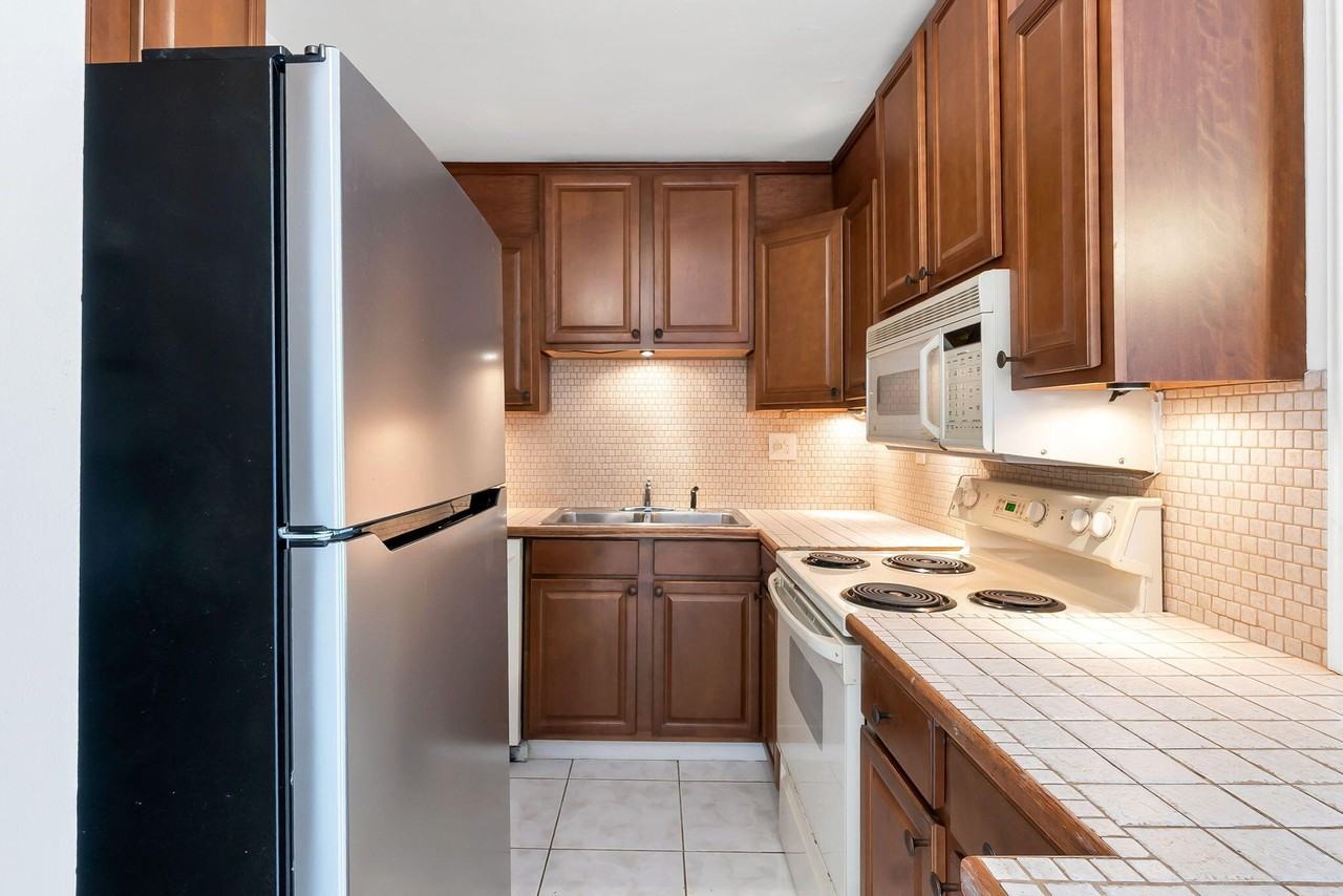 3040 Northeast 16th Avenue #101 - Photo 7 of 33