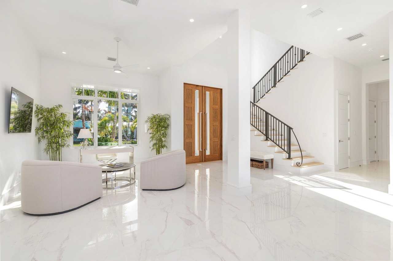 1180 Bimini Ln - Photo 5 of 35