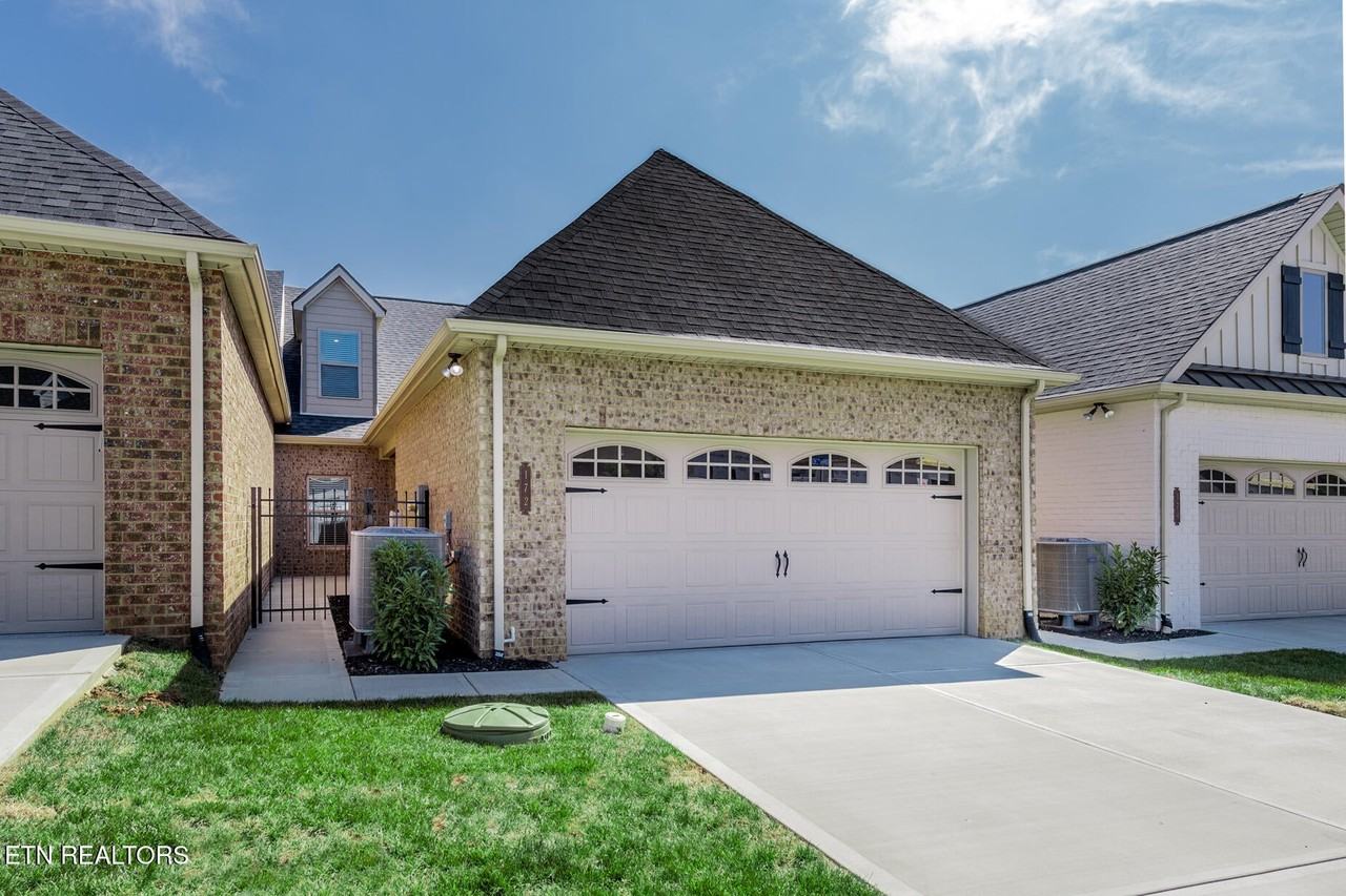 172 Goldheart Rd - Photo 2 of 35