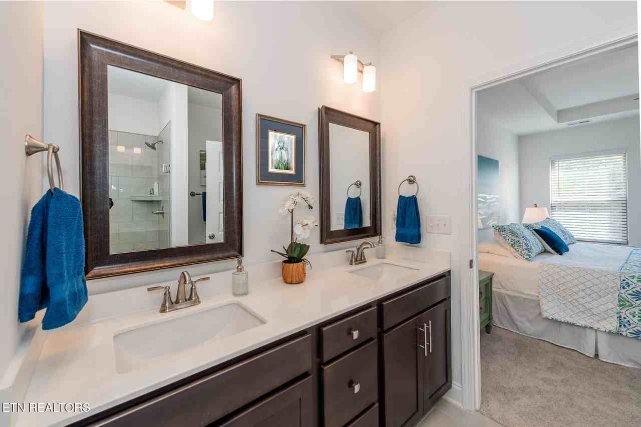 172 Goldheart Rd - Photo 7 of 35