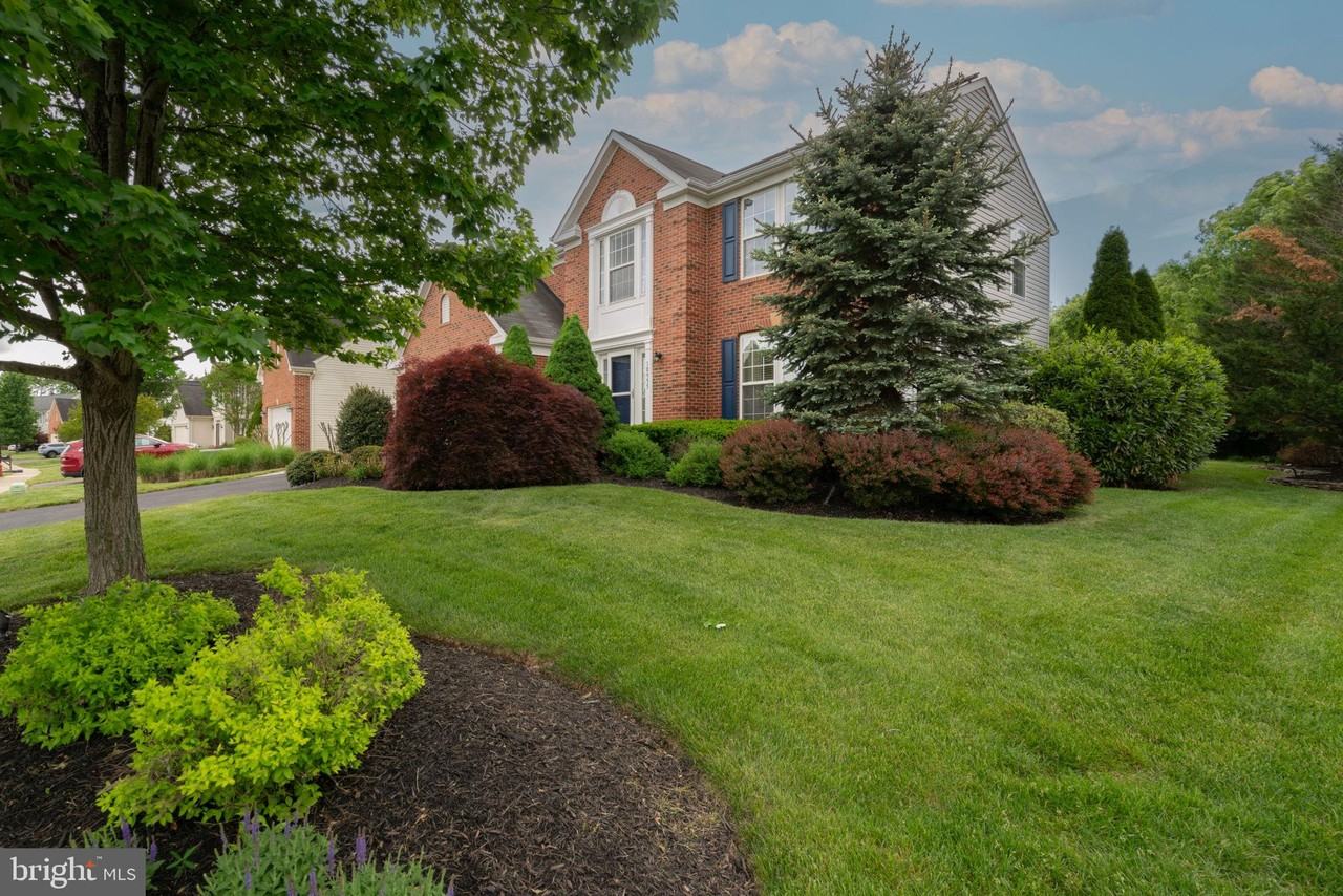 10955 Southcoate Village Dr - Photo 3 of 47