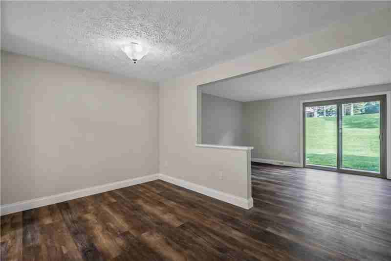 313 Scott Ln - Photo 3 of 22