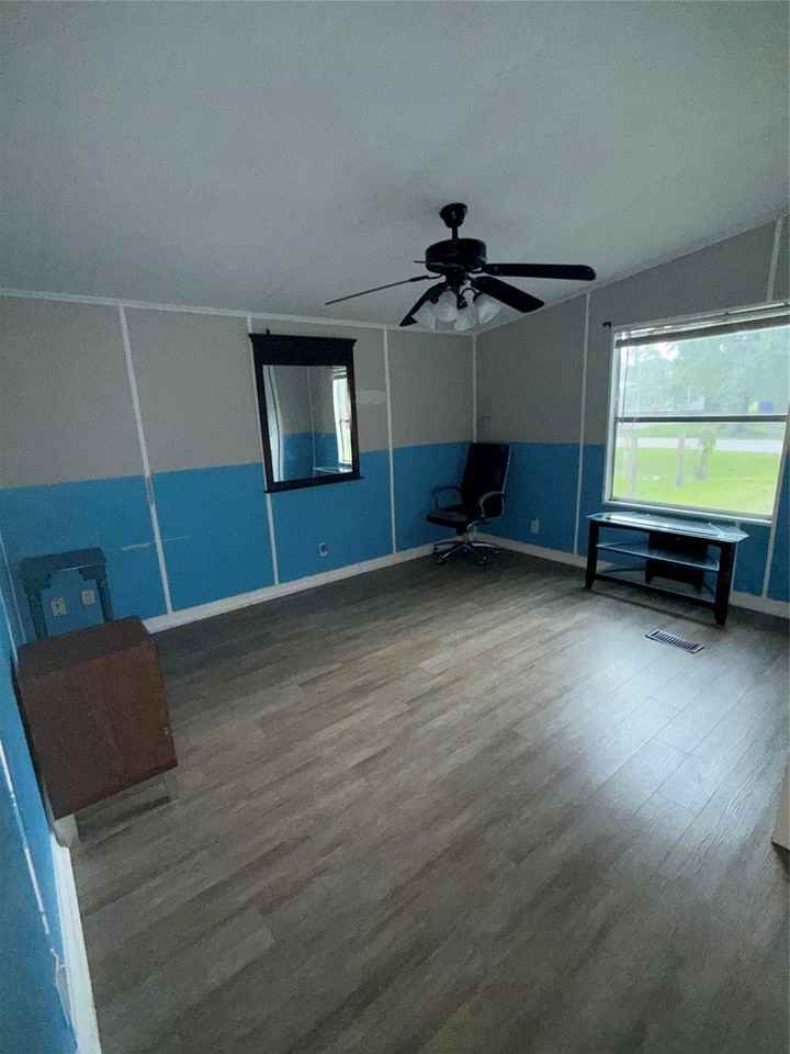 2303 Beckman Dr - Photo 4 of 7