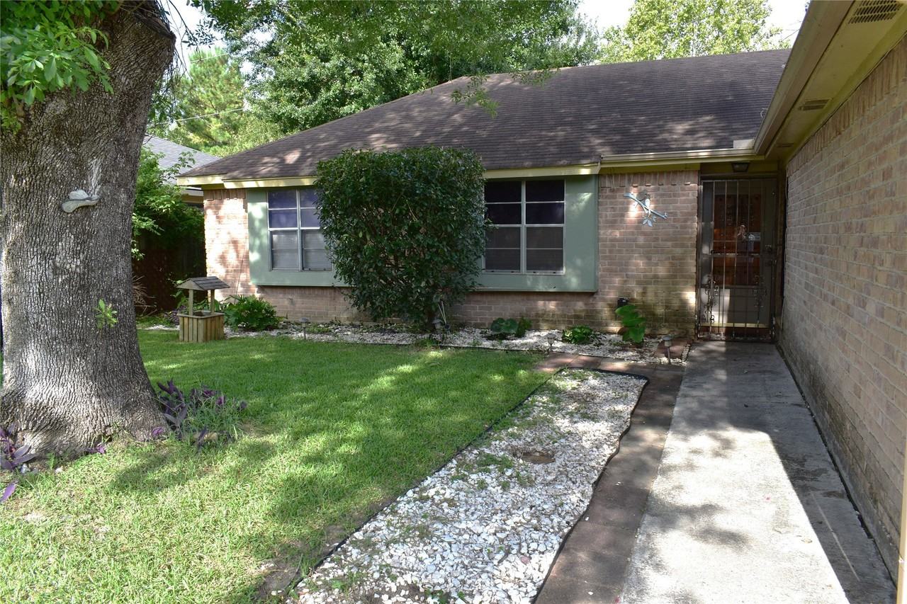 12706 Highmanor Dr - Photo 2 of 41