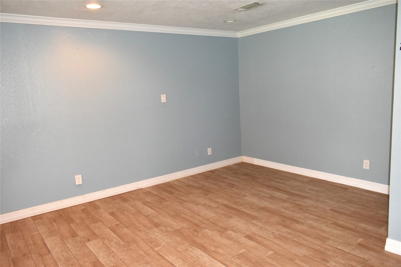 12706 Highmanor Dr - Photo 5 of 41