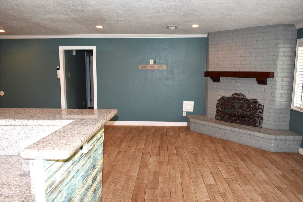 12706 Highmanor Dr - Photo 7 of 41