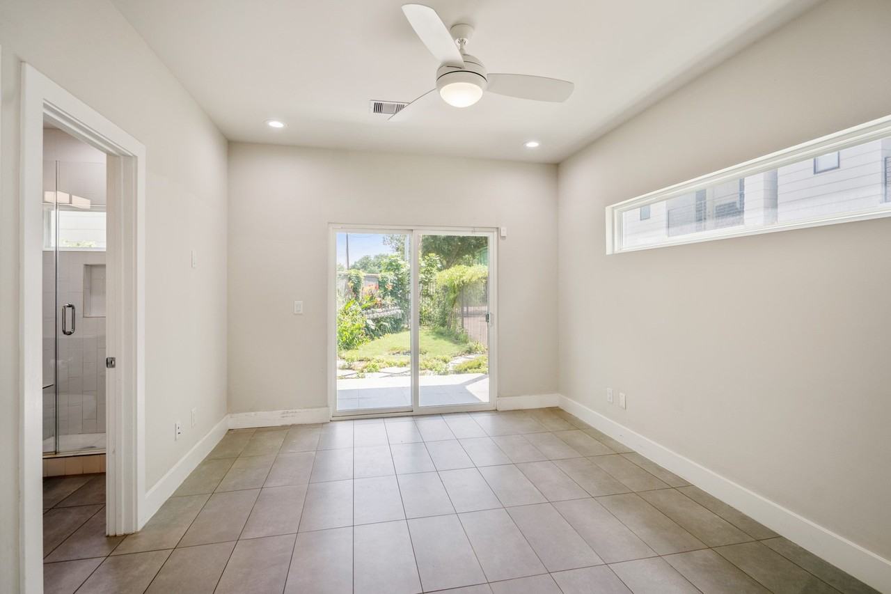 2118 Dennis St - Photo 3 of 43