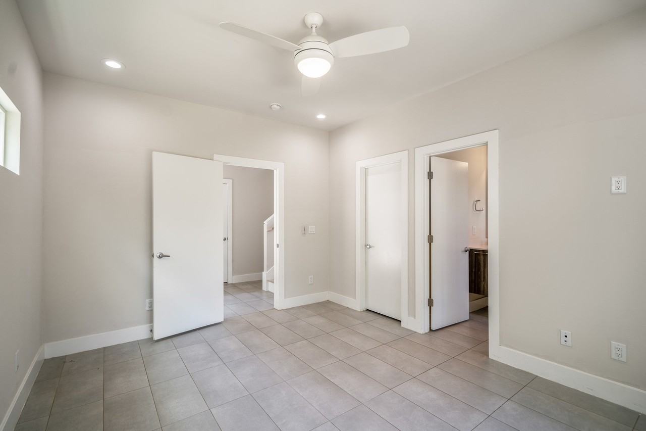 2118 Dennis St - Photo 4 of 43