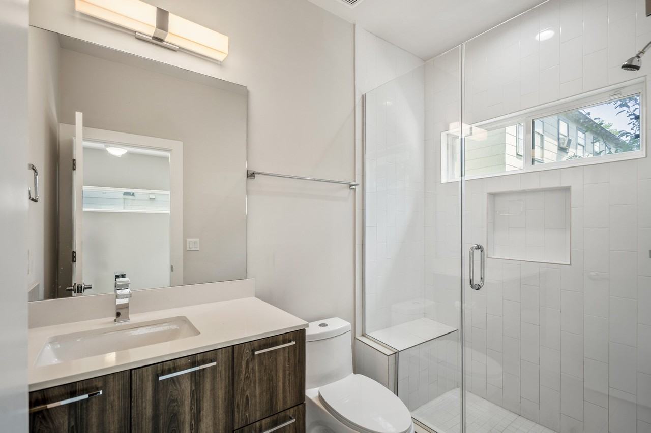 2118 Dennis St - Photo 5 of 43