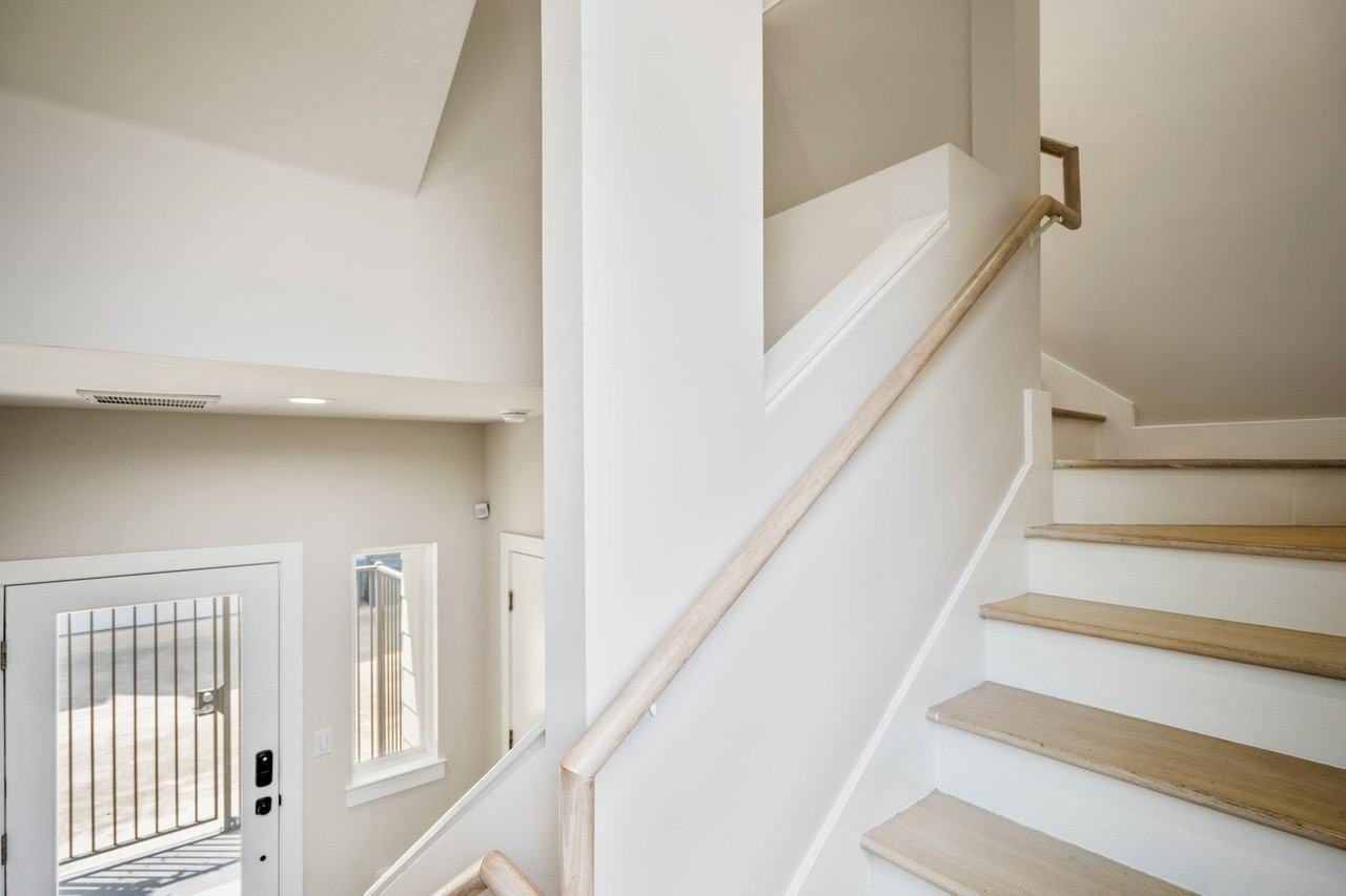 2118 Dennis St - Photo 6 of 43