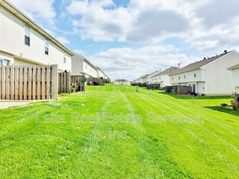 202 Ne Sunshine St #A - Photo 3 of 15