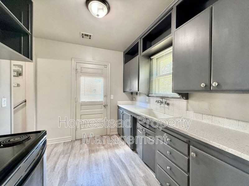 3513 Northwest 26th Street - Photo 3 of 12