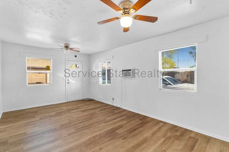 1926 N 26th Pl #B - Photo 3 of 12