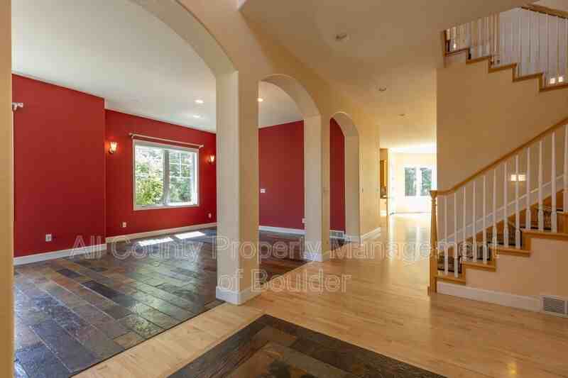 4067 Guadeloupe St - Photo 3 of 35