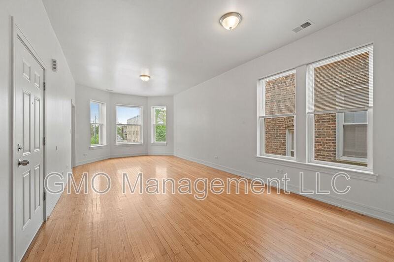 4230 W Adams St #2 - Photo 4 of 36