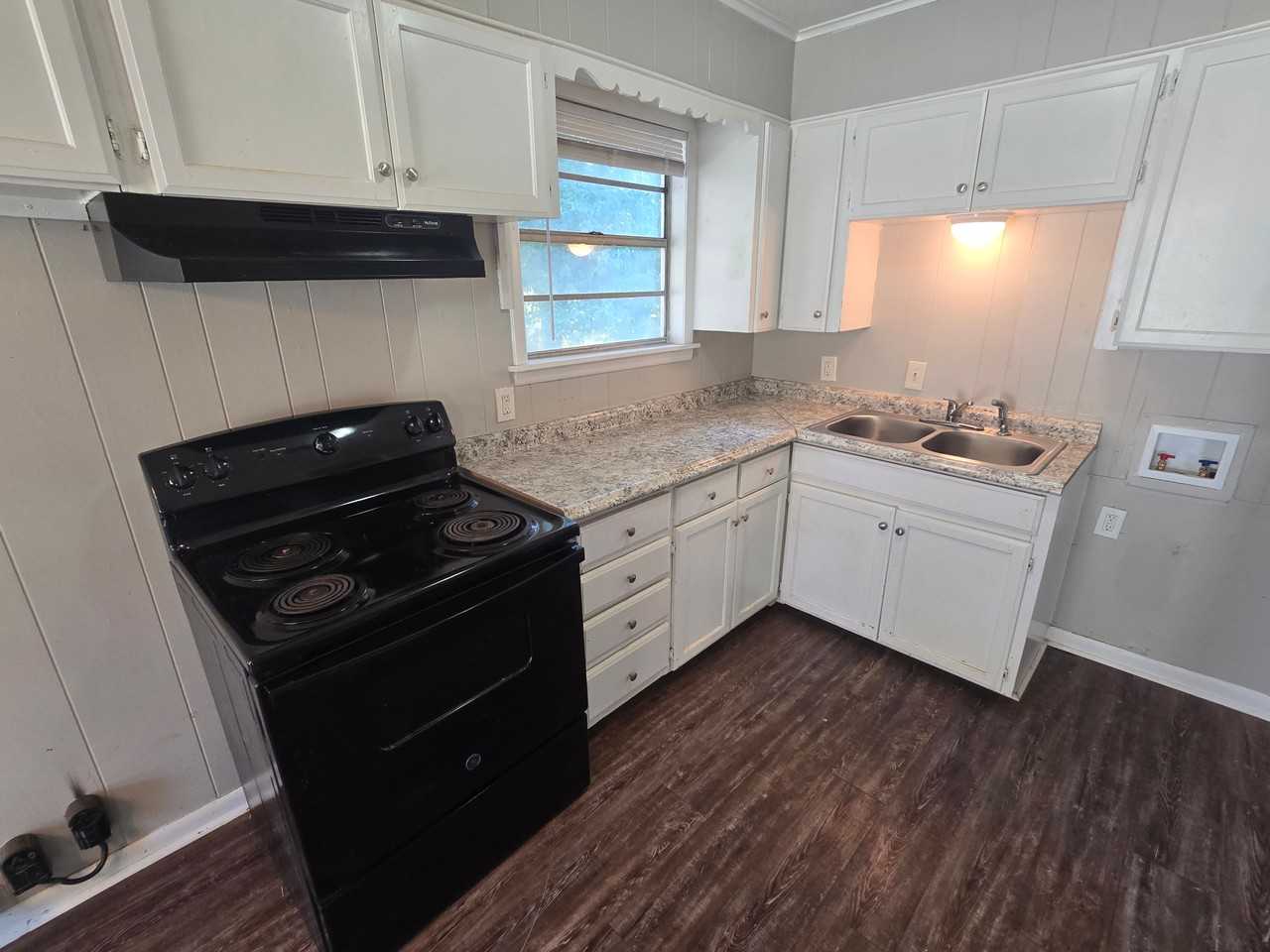 1011 Ferrell Dr - Photo 4 of 13