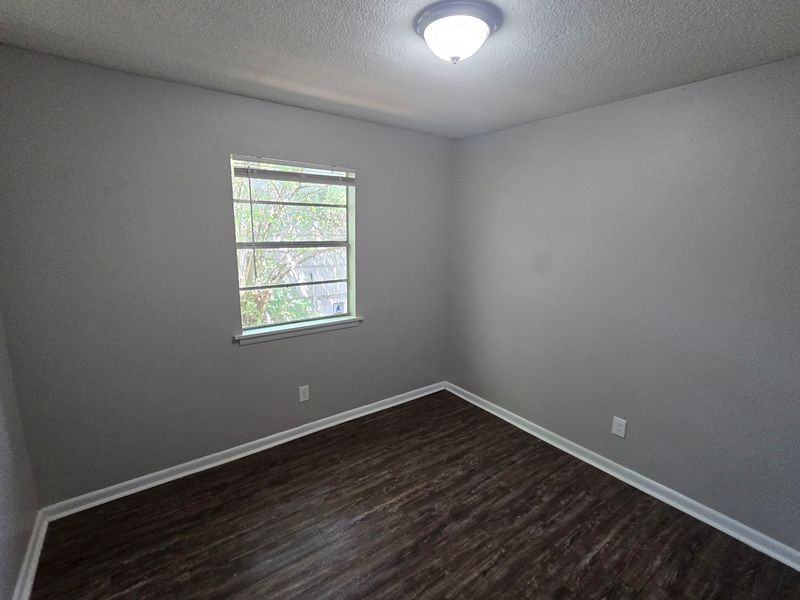 1011 Ferrell Dr - Photo 6 of 13