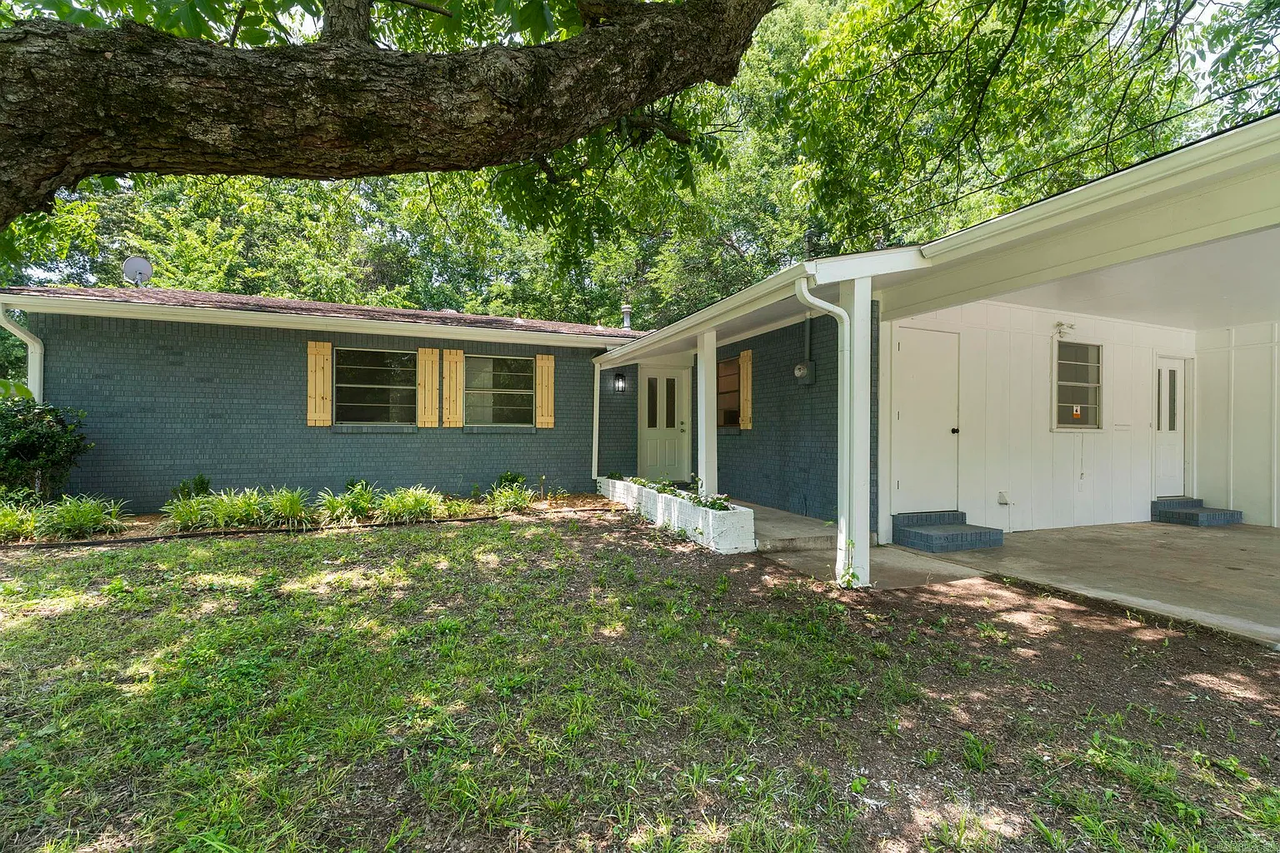 605 N West St - Photo 2 of 32