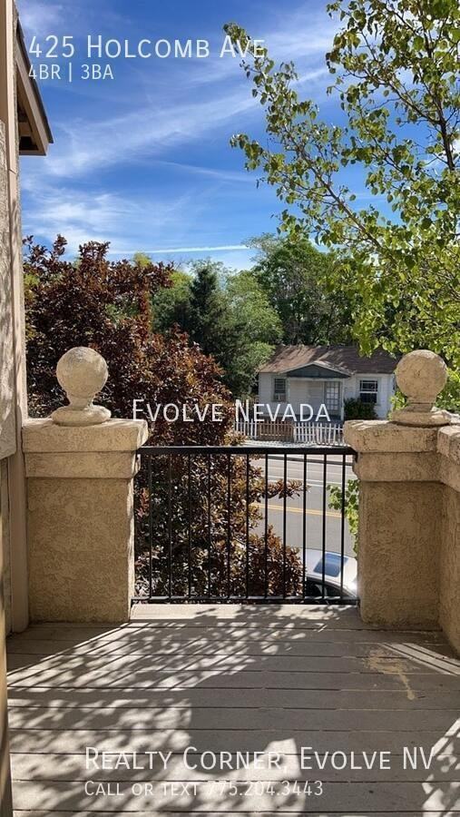 425 Holcomb Ave - Photo 2 of 24