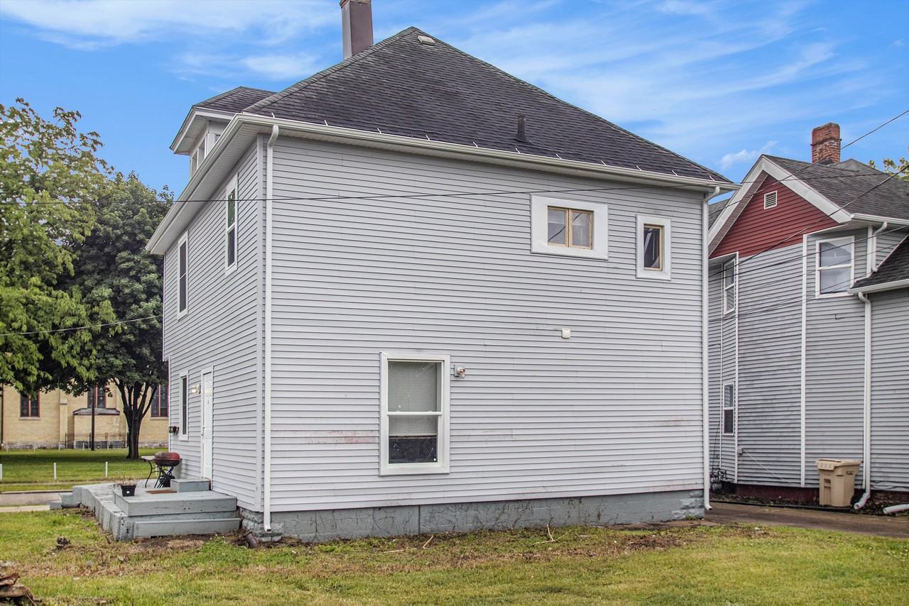 607 W Wayne St - Photo 3 of 17