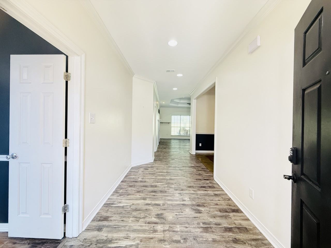 31424 Oakridge Dr - Photo 2 of 19