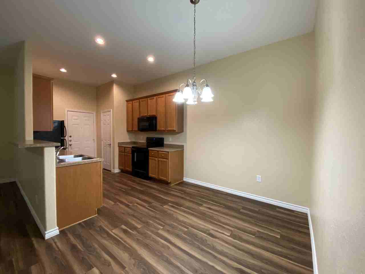 1203 Fig St - Photo 2 of 9