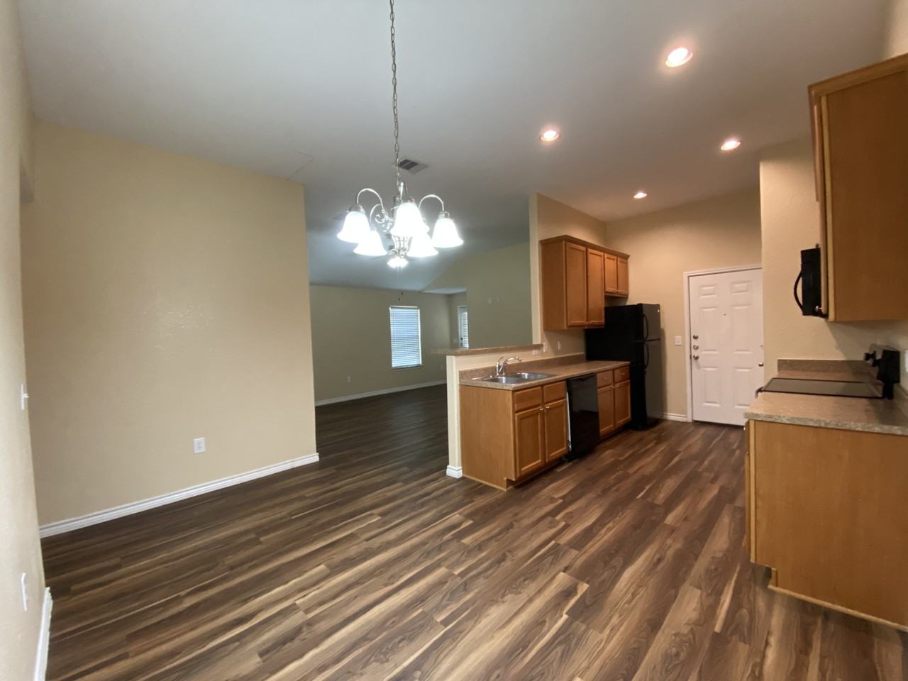 1203 Fig St - Photo 3 of 9