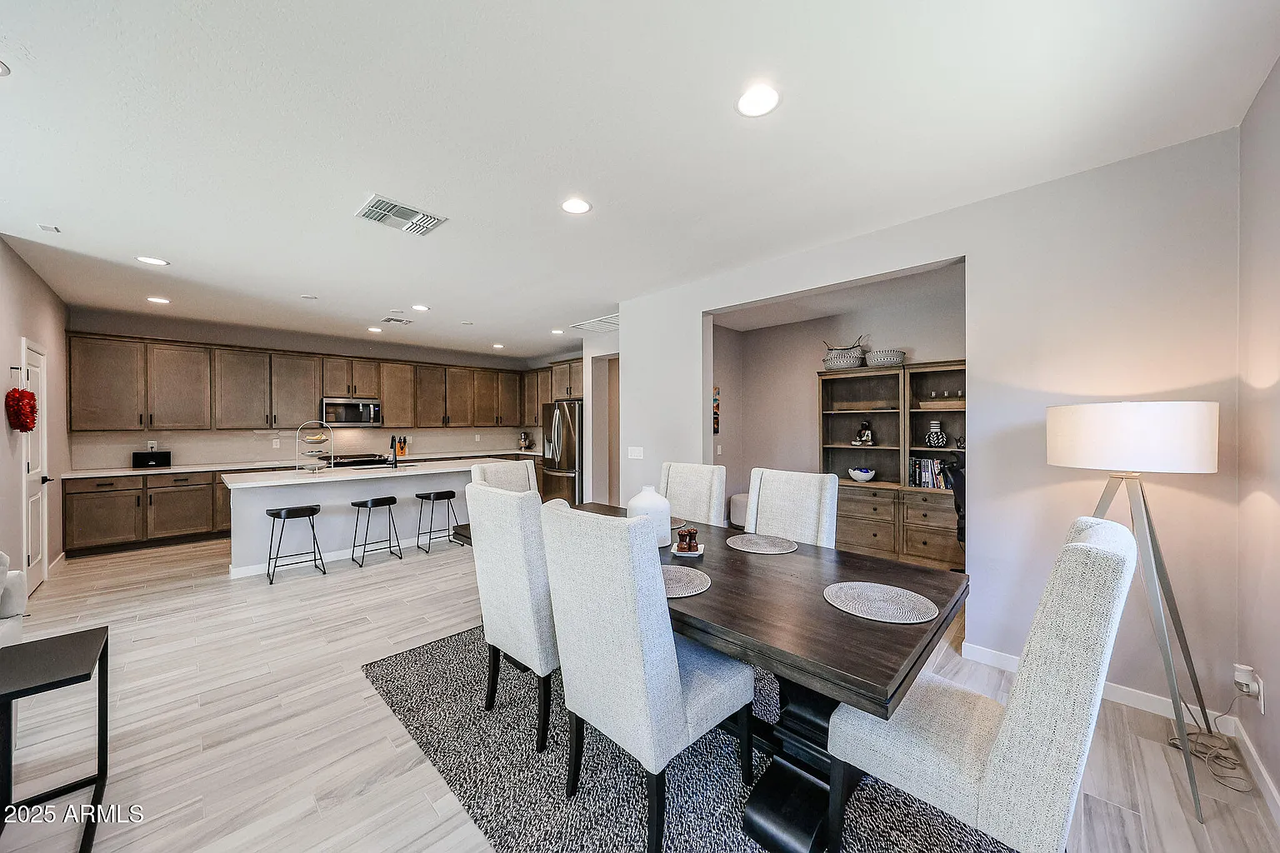 17893 W Indigo Brush Rd - Photo 3 of 37