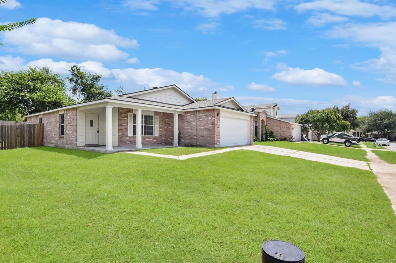 5419 Southern Crossing Dr - Photo 2 of 26