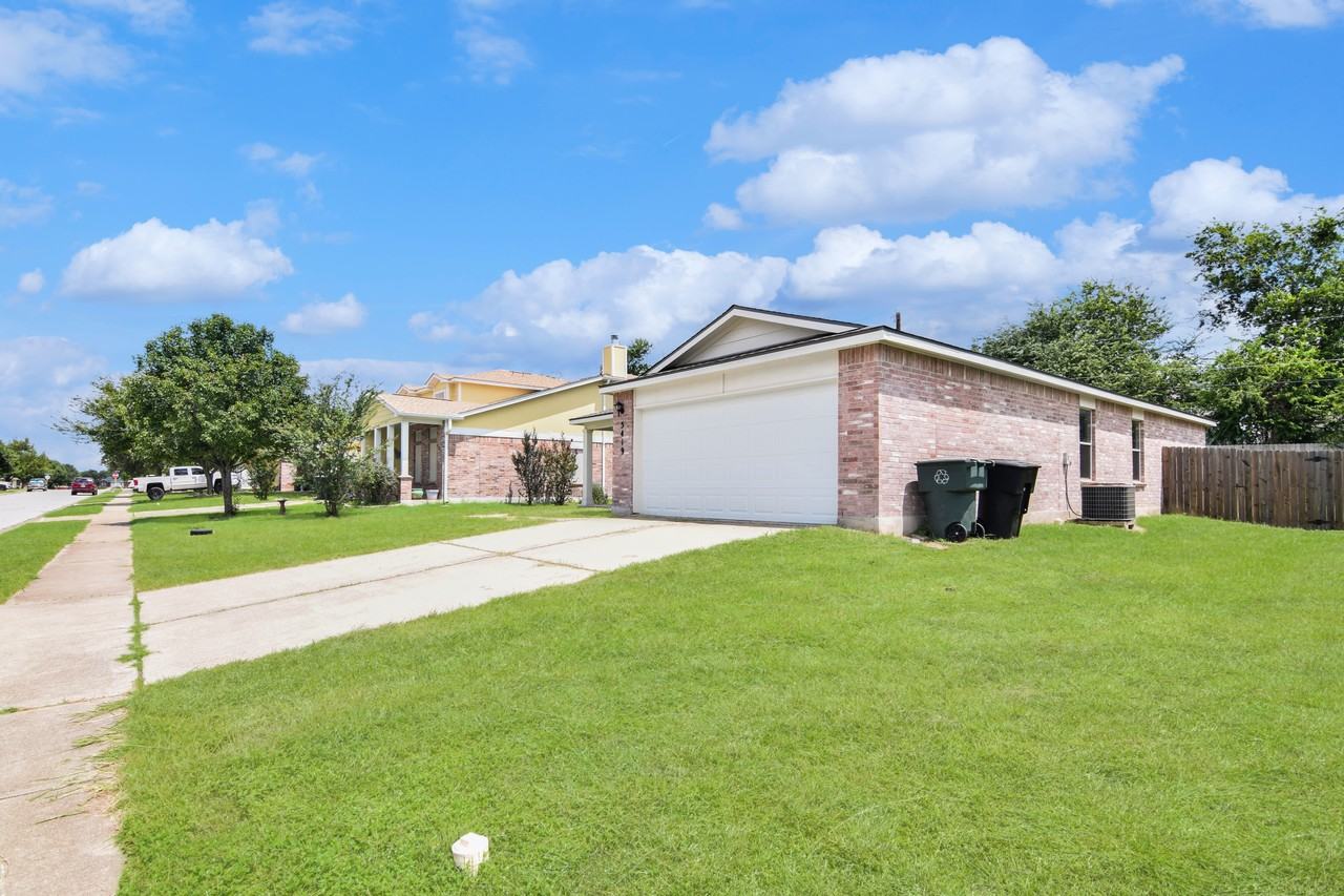 5419 Southern Crossing Dr - Photo 3 of 26