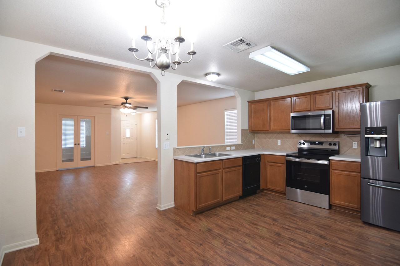 5419 Southern Crossing Dr - Photo 4 of 26