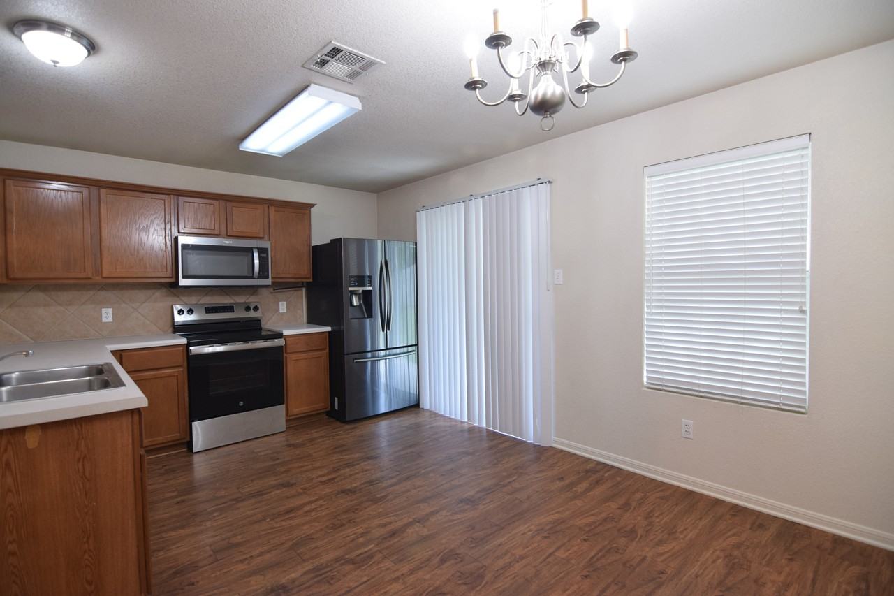 5419 Southern Crossing Dr - Photo 5 of 26