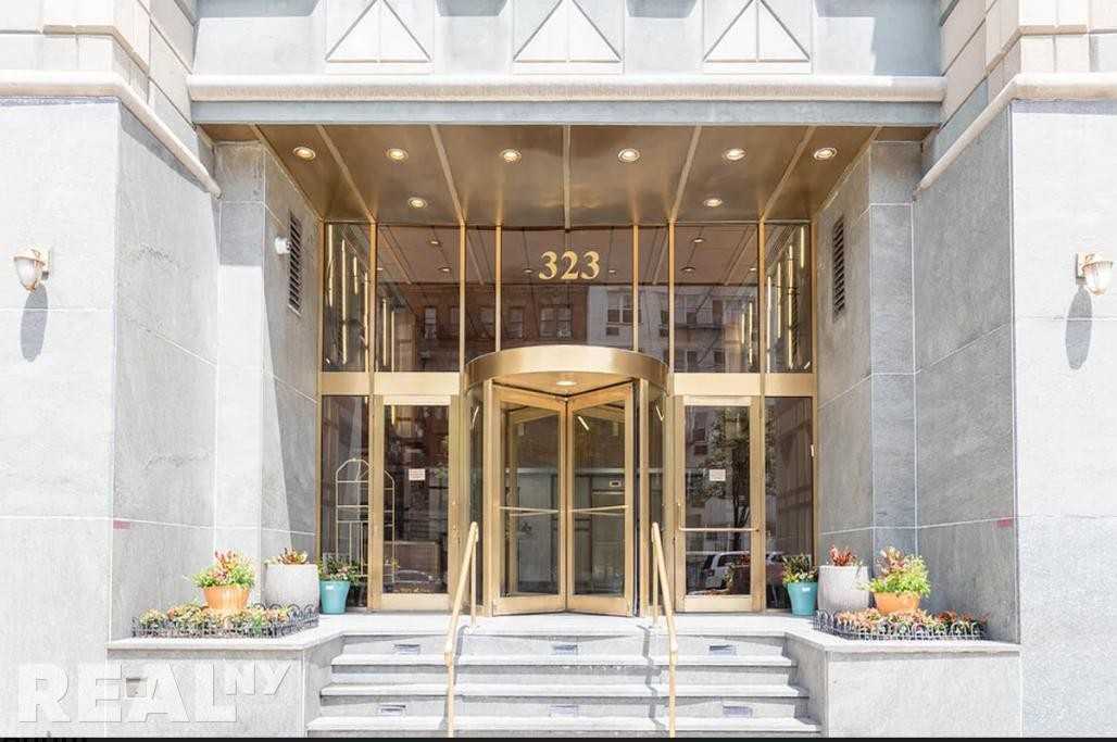 W 96th St #901 - Photo 4 of 5