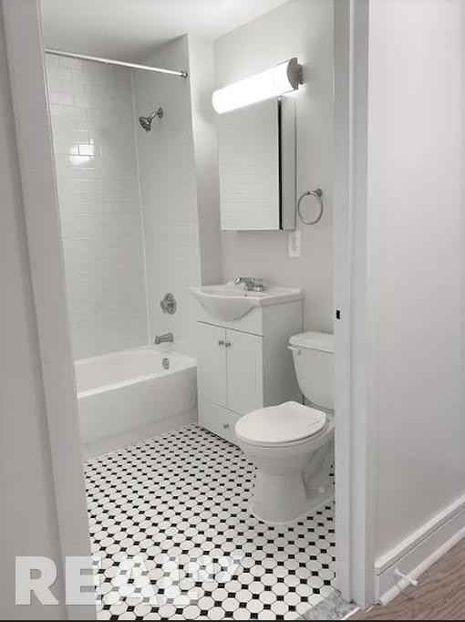 W 96th St #910 - Photo 2 of 4