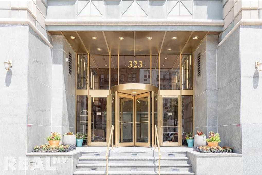 W 96th St #910 - Photo 3 of 4