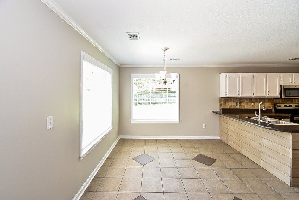 401 Timber Way S - Photo 3 of 15