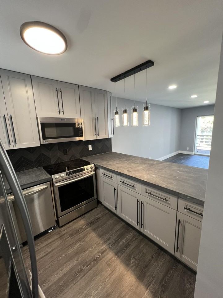 1630 Embassy Dr #306 - Photo 4 of 10