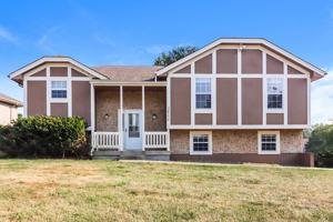 featured image of 1711 Roberta Dr