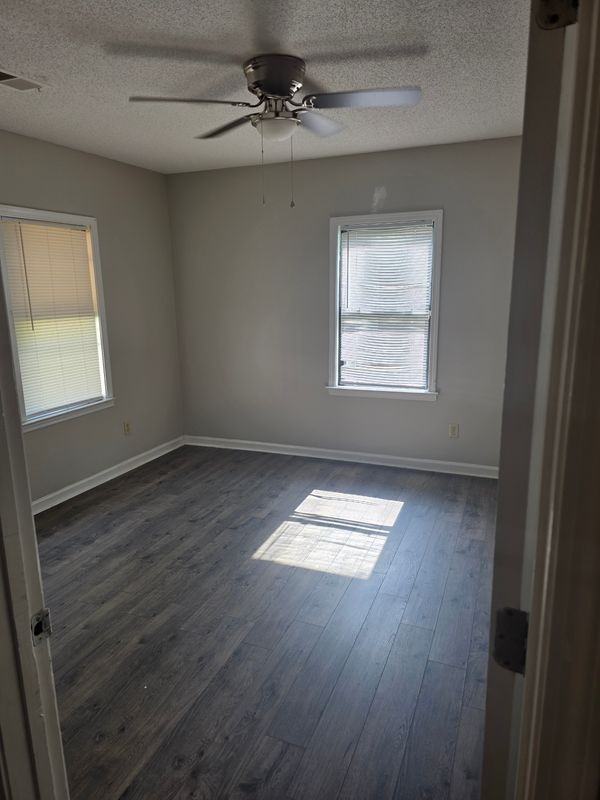 305 Hightower St - Photo 2 of 8