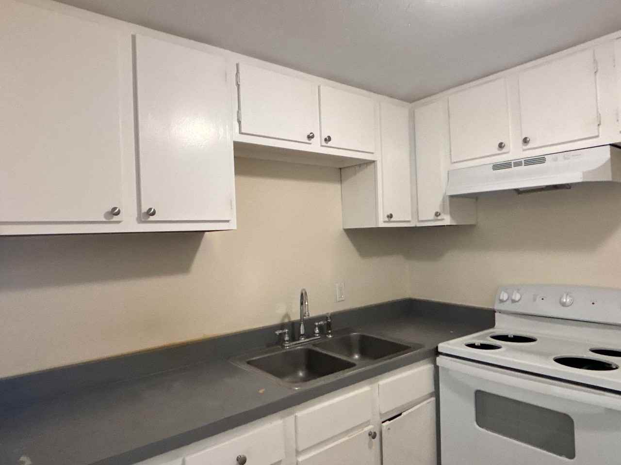 6918 Southwest 6th Place #E - Photo 4 of 4