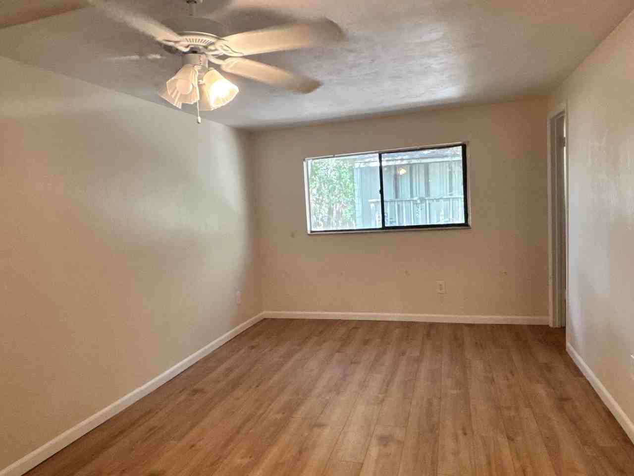 6918 Southwest 6th Place #E - Photo 2 of 4