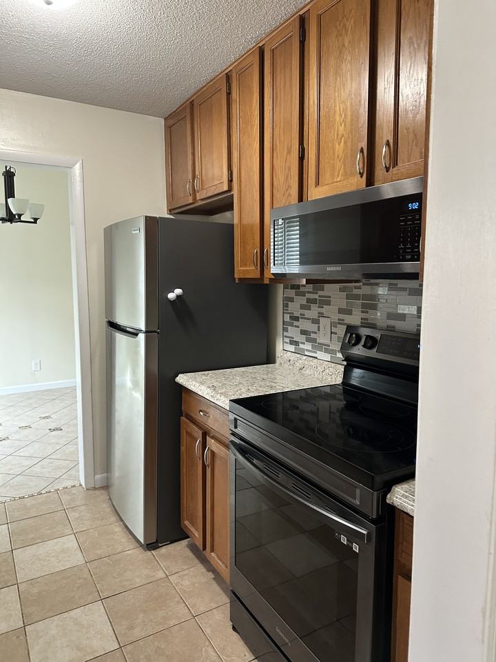 106 Deerfield Dr #NA - Photo 3 of 13